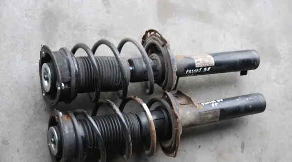 Front shock absorber with coil spring