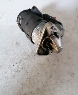 Nissan Juke I F15 Starter motor 8200463004