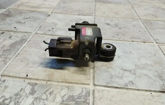 Toyota Corolla Verso E121 Turbo solenoid valve 2581927020 1397000670