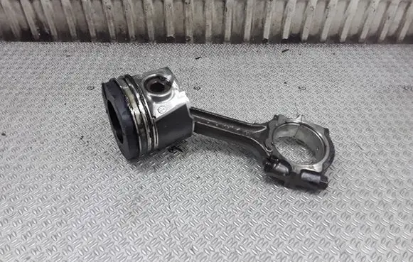 Nissan X-Trail T30 Piston with connecting rod