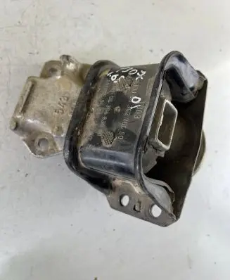 Peugeot 307 Engine mount bracket 9636854380