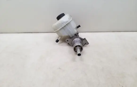 Mercedes-Benz Sprinter W906 Master brake cylinder A0004217001