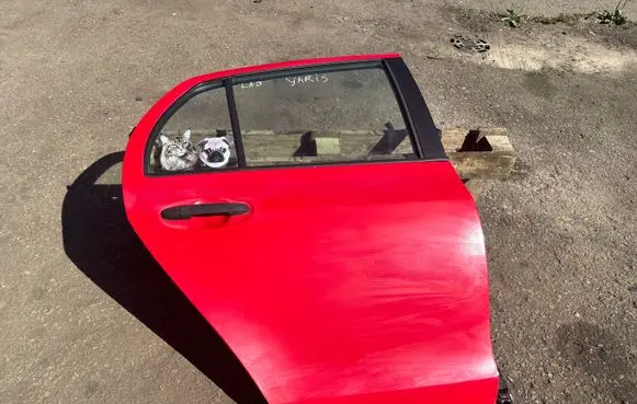 Toyota Yaris Rear door