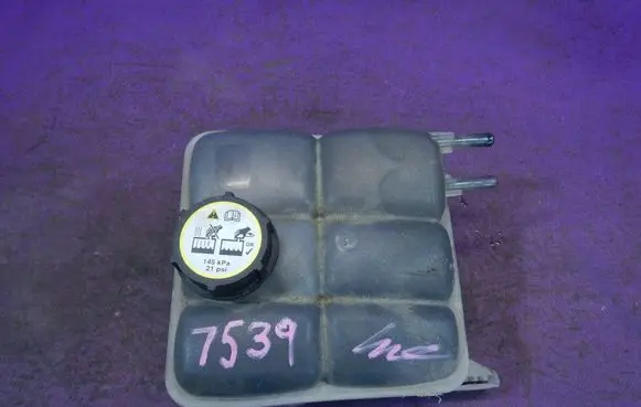 Coolant expansion tank/reservoir
