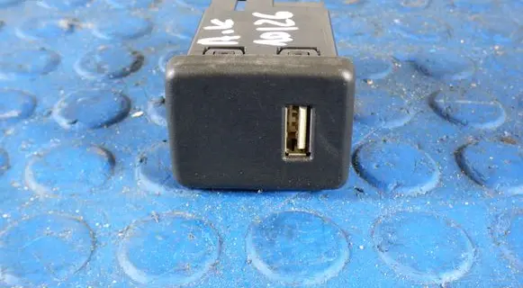 Opel Astra K USB socket connector CART39087528 39087528 NAT167244088