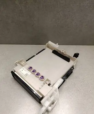 Toyota Prius (XW50) Central body control module 8273047530C 6K030667