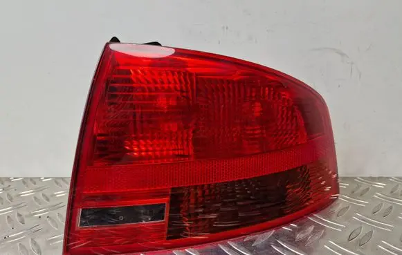 Audi A4 S4 B7 8E 8H Tailgate rear/tail lights 8E5945096