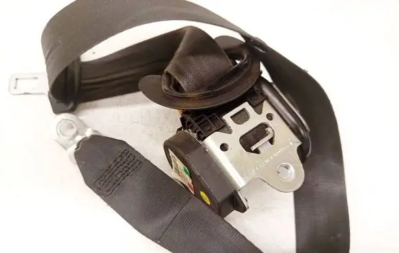 Volkswagen Golf VI Front seatbelt 617979700