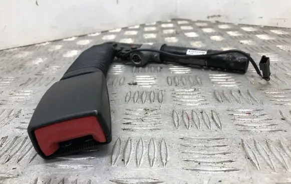 BMW 5 F10 F11 Front seatbelt buckle 615795400B 08102010 081020