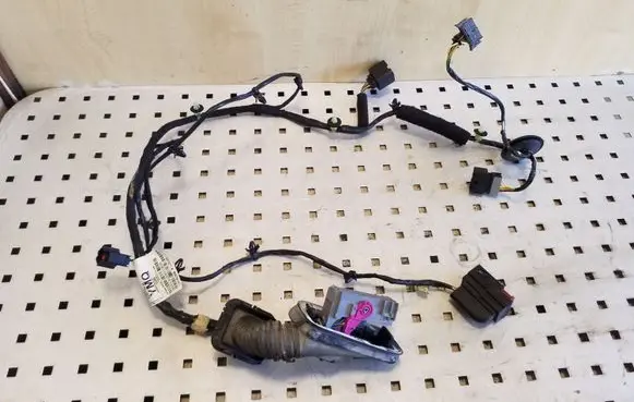 Opel Zafira C Front door wiring loom 13435968