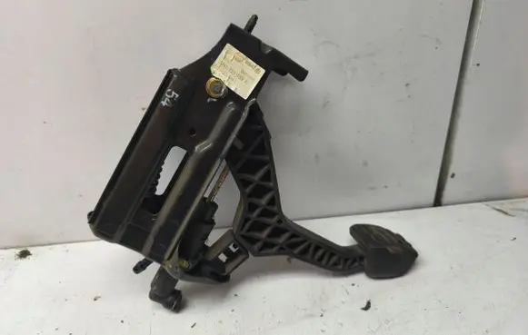 Audi TT Mk1 Clutch pedal 8N1721059E