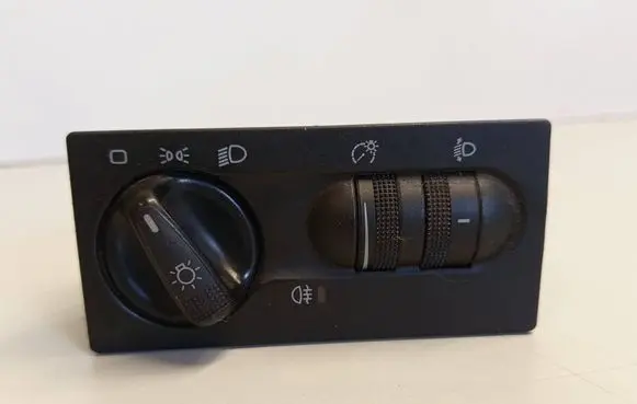 Volkswagen Golf III Light switch 1H6941531N