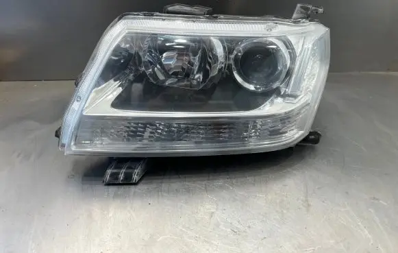 Suzuki Grand Vitara II Headlight/headlamp