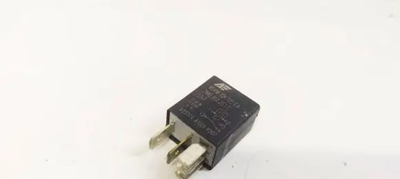 Volkswagen Golf V Other relay 7M0951253C 95VW10K705EA