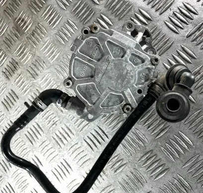 Audi A4 S4 B8 8K Vacuum pump 03L145100 03L145100F
