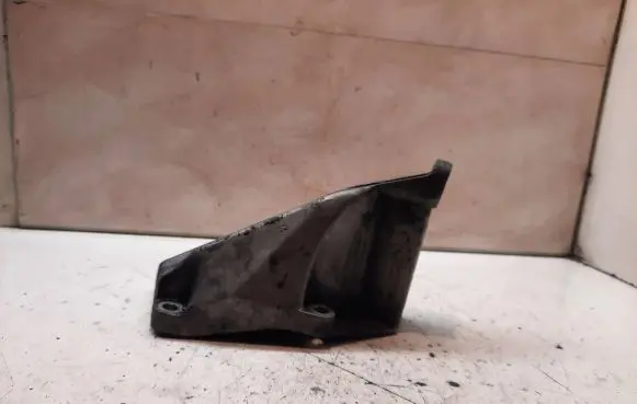 Volkswagen PASSAT B5 Engine mounting bracket 8D0199307P