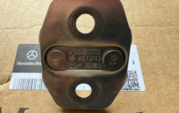Mercedes-Benz Sprinter W907 W910 Front door lock loop/hook striker 2E0837295 9067200004 A9067200004