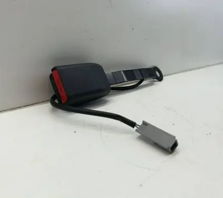 Mazda 3 III Front seatbelt buckle 