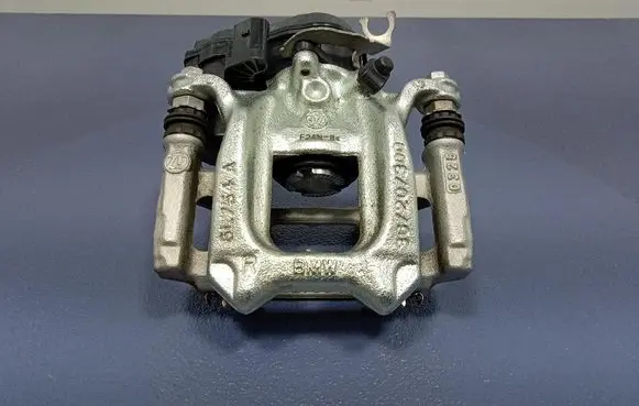 Hyundai ix20 Rear brake caliper 689106602