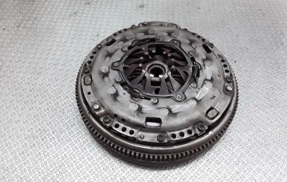 Volkswagen PASSAT B6 Clutch set kit 123042610 323064110