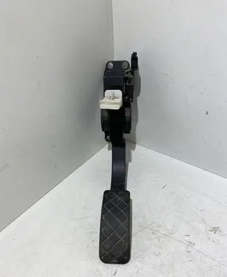 Volkswagen Golf III Accelerator throttle pedal 1J1721503K 085201418 0281002342