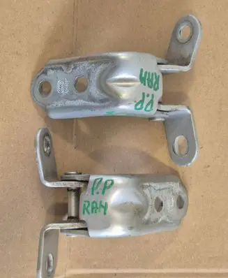 Hyundai ix35 Front door lower hinge