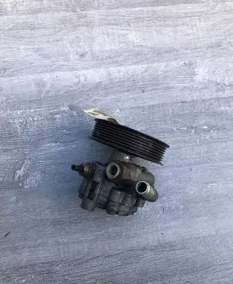 Toyota RAV 4 (XA20) Power steering pump