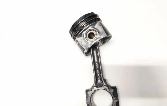 Nissan Primera Piston with connecting rod