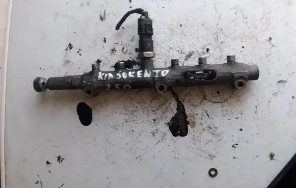 KIA Sorento Fuel distributor 0445214036