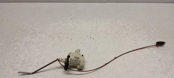 Audi A3 S3 8P Fuel tank cap lock motor 8P0862153A 3B0959781 Y070197N00877