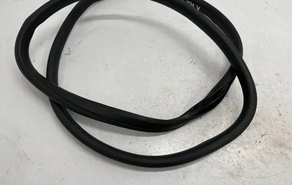 Mercedes-Benz A W176 Rear door rubber seal (on body) 