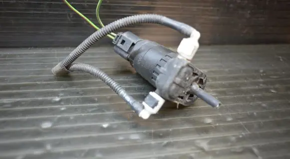 Volkswagen Caddy Windscreen/windshield washer pump 1K6955651