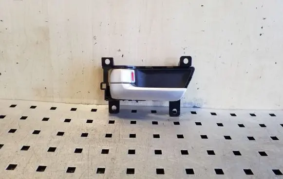 KIA Sorento Front door interior handle