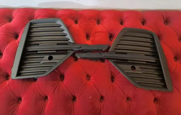 Volvo XC60 Front bumper lower grill 322349463223947