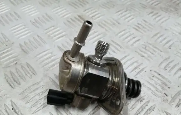 Ford Focus Fuel injection high pressure pump H6BG9D376AB 210526 001700