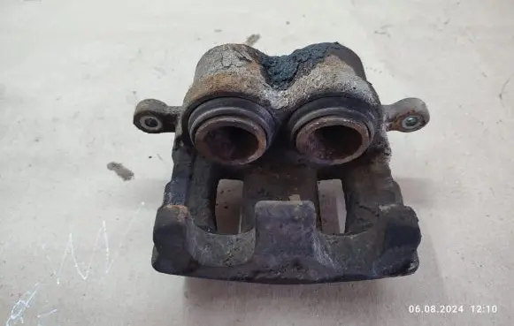 Hyundai Santa Fe Front brake caliper