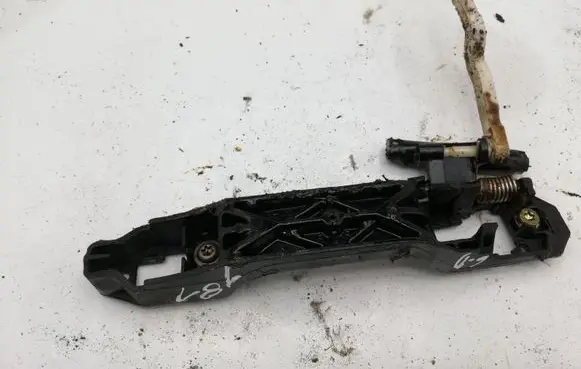 Rear door exterior handle/bracket