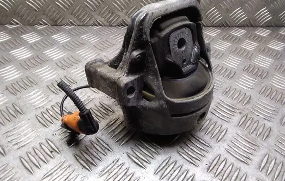 Audi A5 8T 8F Engine mount bracket 8K0199381