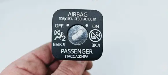 Passenger airbag on/off switch