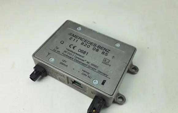 Mercedes-Benz ML W164 Antenna control unit 2118200885 09701212