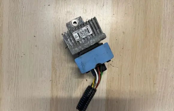 Glow plug pre-heat relay