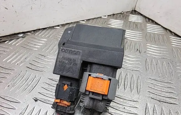 Citroen C4 Cactus Fan control module 9827870080