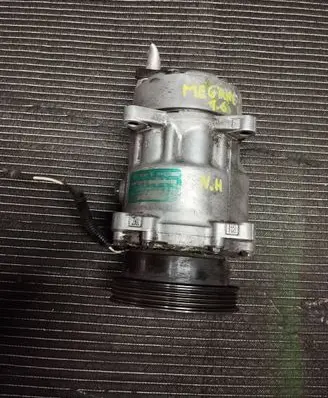 Renault Megane I Air conditioning (A/C) compressor (pump) 7700272987