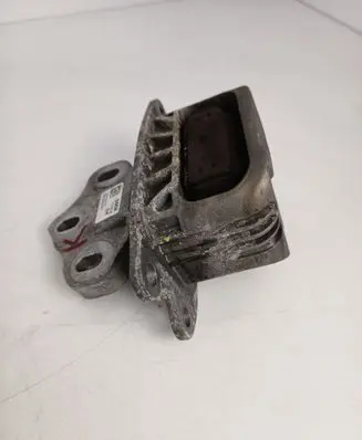 Engine mount bracket