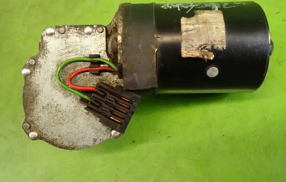 Volkswagen Transporter - Caravelle T4 Wiper motor
