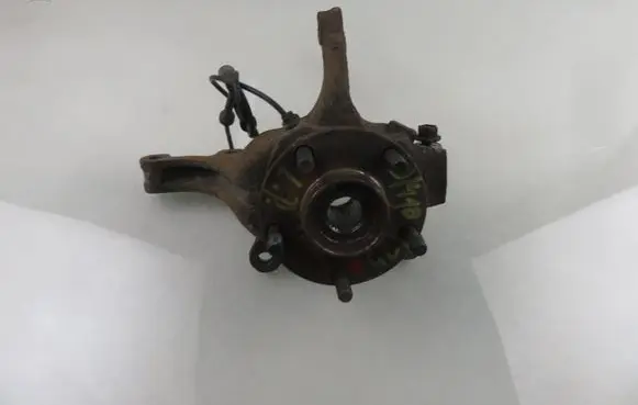 Front wheel hub spindle knuckle