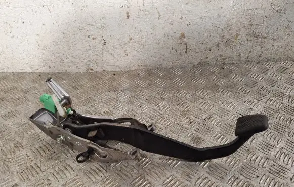 Toyota Avensis T270 Brake pedal 4710120720 5510612690