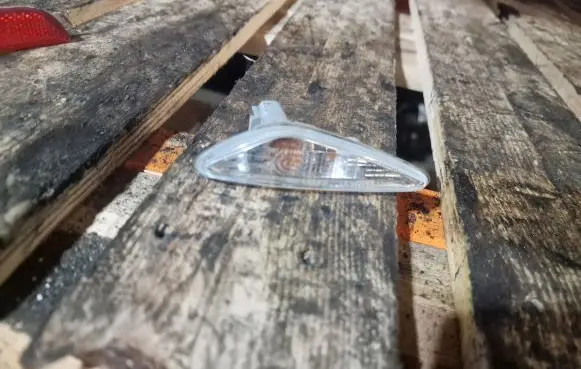 Mazda 6 Front fender indicator light