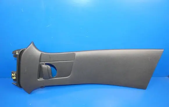 Volvo XC40 (B) pillar trim (top)