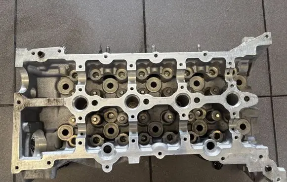 Renault Trafic III (X82) Engine head 110422959R